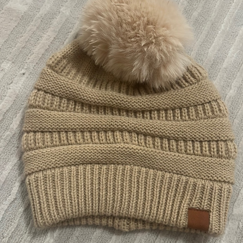 Women’s beanie hat - Picture 1 of 1